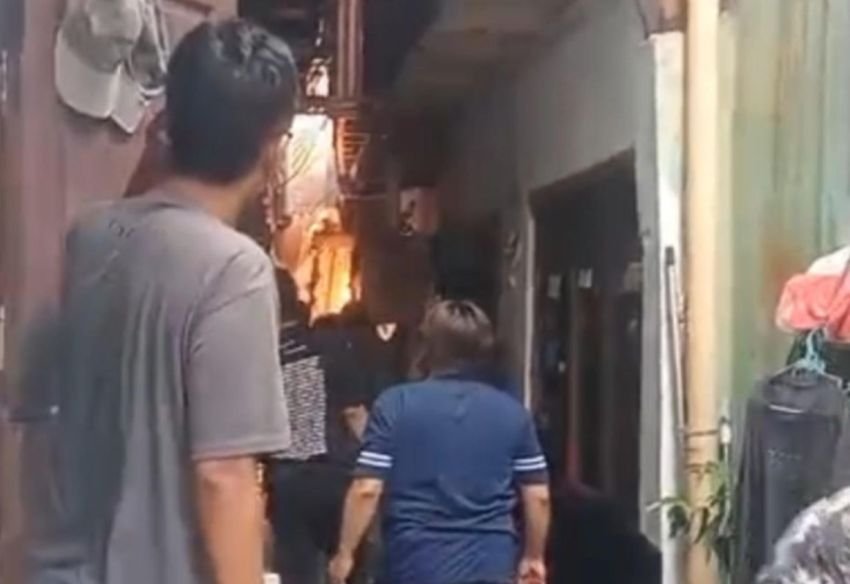 Kebakaran Hebat Landa Permukiman Padat di Senen, 18 Unit Damkar Dikerahkan!