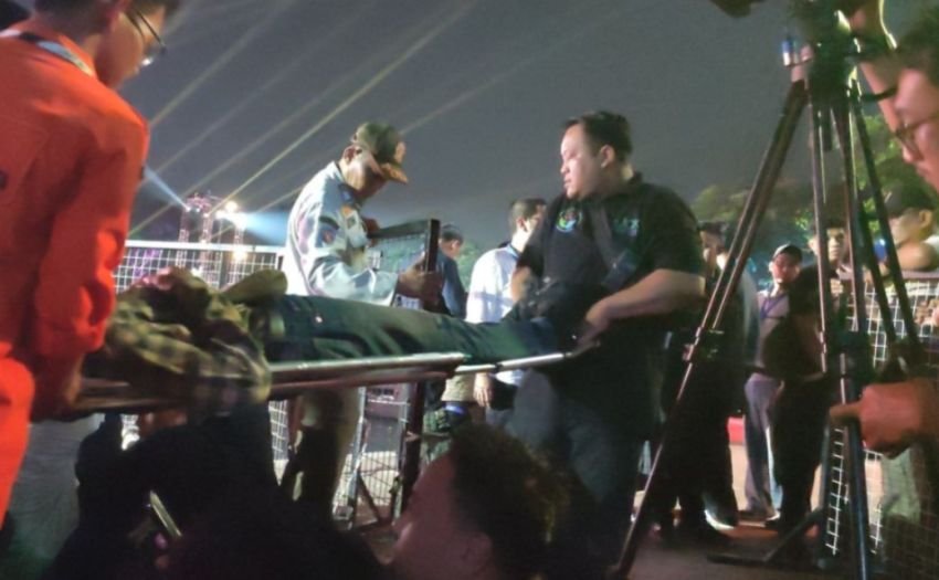 Dua Warga Pingsan Saat Malam Puncak HUT Jakarta ke-498 di Lapangan Banteng Akibat Desakan Massa