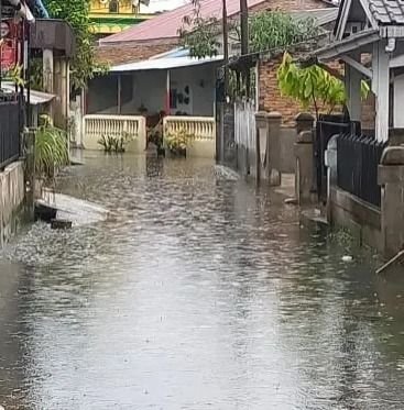Drainase Tersumbat, Hujan Deras Picu Banjir di Belawan II dan Sekitarnya