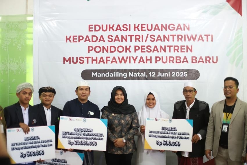 Wabup Madina Buka Seminar Edukasi Keuangan untuk Santri di Ponpes Musthafawiyah