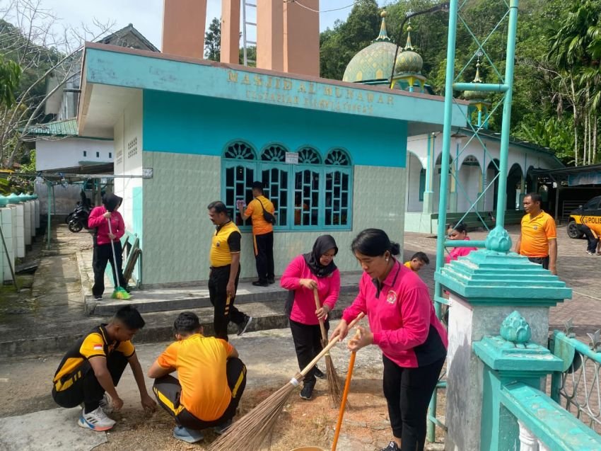 Sambut HUT Bhayangkara ke-79, Polres Sibolga Gelar Bakti Sosial di Sejumlah Masjid