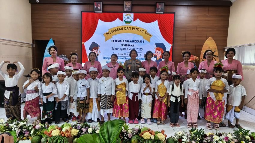 Haru dan Ceria Warnai Pelepasan 113 Siswa TK Kemala Bhayangkari 08 Jembrana
