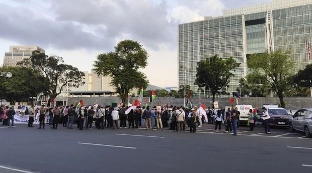 Massa Free Palestine Network Gelar Aksi di Depan Kedubes AS: Tuntut Hentikan Genosida di Gaza