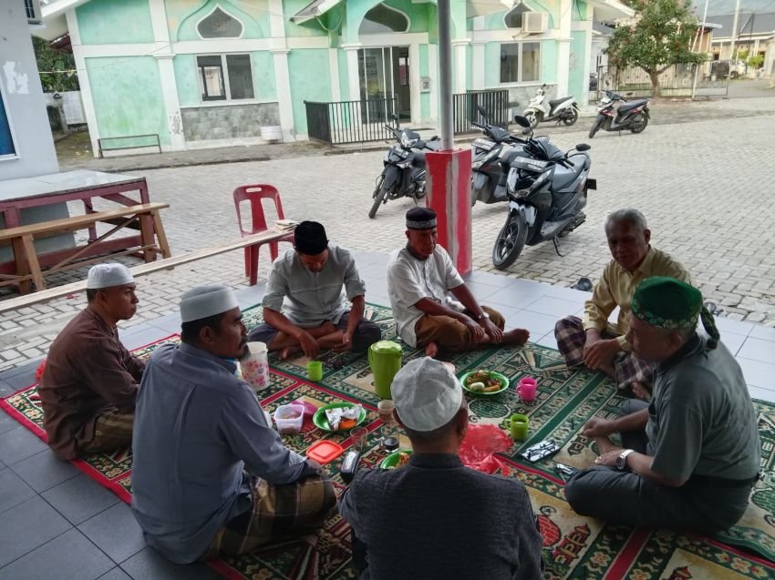 Ngopi Ba'da Subuh, Tradisi Warga Lam Lumpu Pererat Silaturahim dan Jalin Informasi Gampong