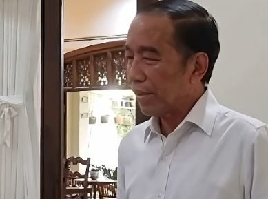 Jokowi Heran Dituduh Pakai Ijazah Palsu: "Lihat Asli Saja Belum!"