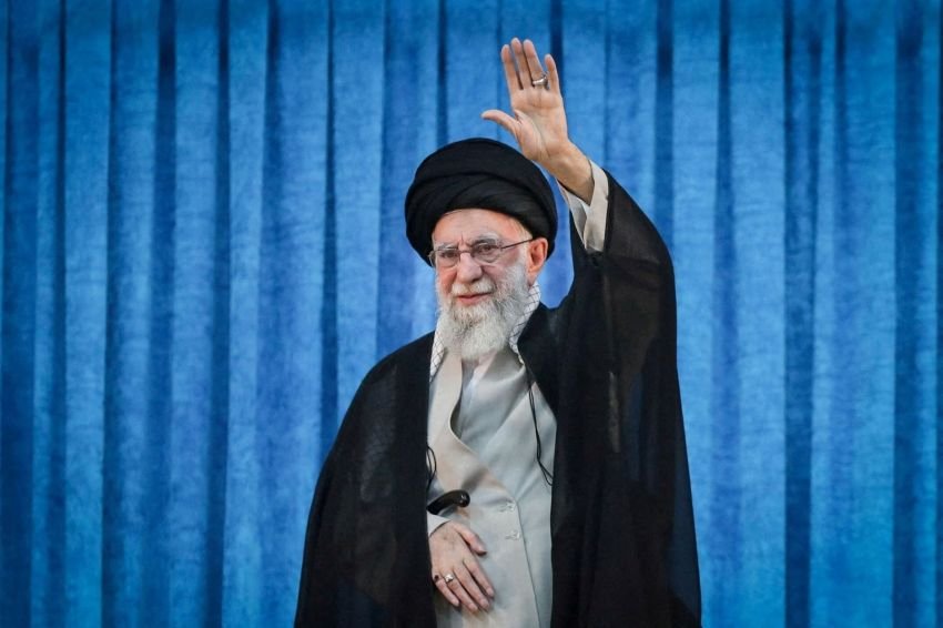 Khamenei Ancam Serang Pangkalan Militer AS Jika Iran Diserang: Musuh Akan Bayar Mahal