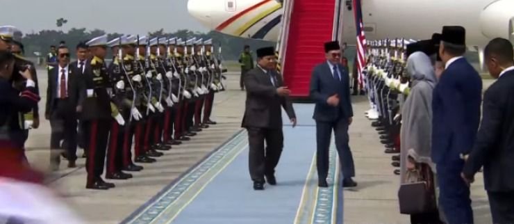 Presiden Prabowo Sambut Hangat Kedatangan PM Malaysia Anwar Ibrahim di Jakarta