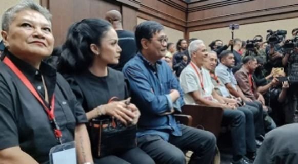 Ganjar, Djarot hingga Krisdayanti Hadiri Sidang Hasto Kristiyanto di Tipikor