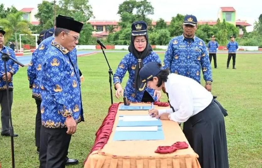 Bupati Tapteng Serahkan 386 SK PPPK: ASN Harus Jadi Agen Perubahan dan Wujudkan Program Naik Kelas