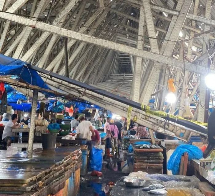 Atap Pasar Ikan Dwikora Ambruk Lagi, PD PHJ Langsung Lakukan Pembersihan dan Rencana Perbaikan