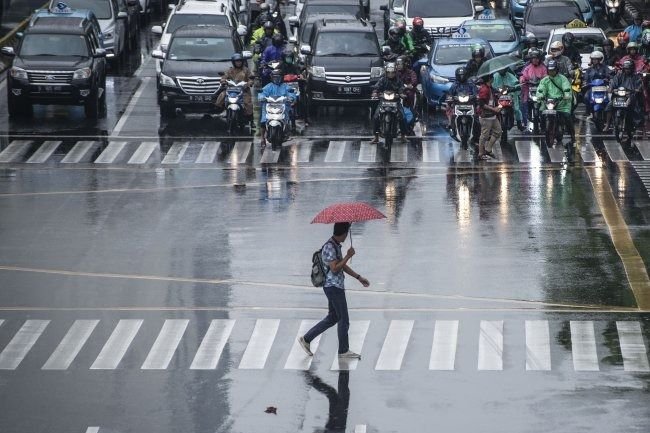 Prakiraan Cuaca Jakarta Hari Ini, Minggu 1 Juni 2025: Didominasi Awan dan Hujan Ringan