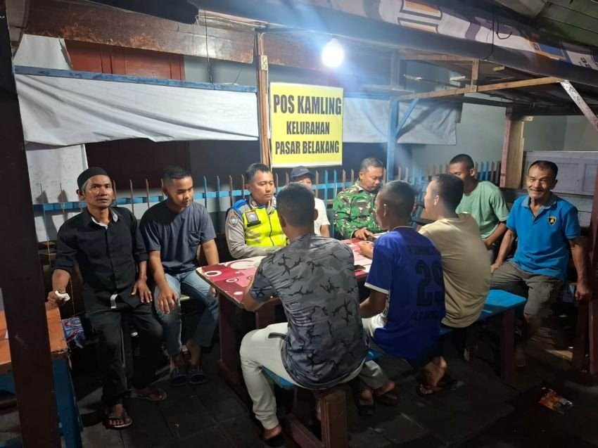 Bhabinkamtibmas Polres Sibolga Tinjau Pos Satkamling, Dorong Partisipasi Warga Jaga Keamanan Lingkungan
