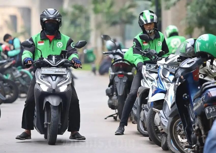 Tarif Ojol Naik hingga 15 Persen, Penumpang Mulai Beralih ke Transportasi Umum?