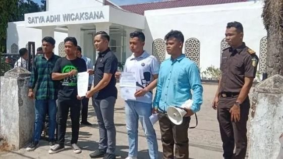 Dugaan Mark-up Anggaran Proyek Jalan, Mahasiswa Demo Kantor Kejari Padang Lawas