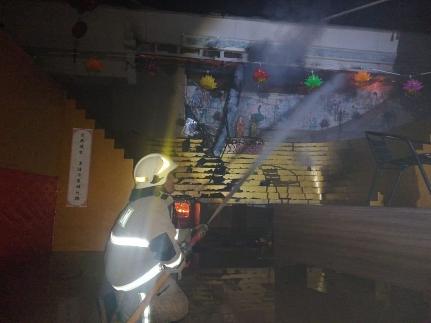 Vihara Lalitavistara Cilincing Terbakar, 13 Unit Damkar Dikerahkan