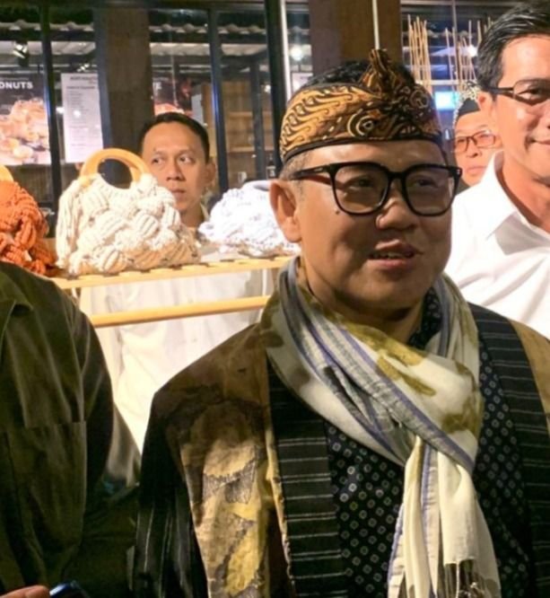 Cak Imin Kenakan Wastra Nusantara di Dusun Bambu: &ldquo;Bangga Buatan Anak Negeri&rdquo;