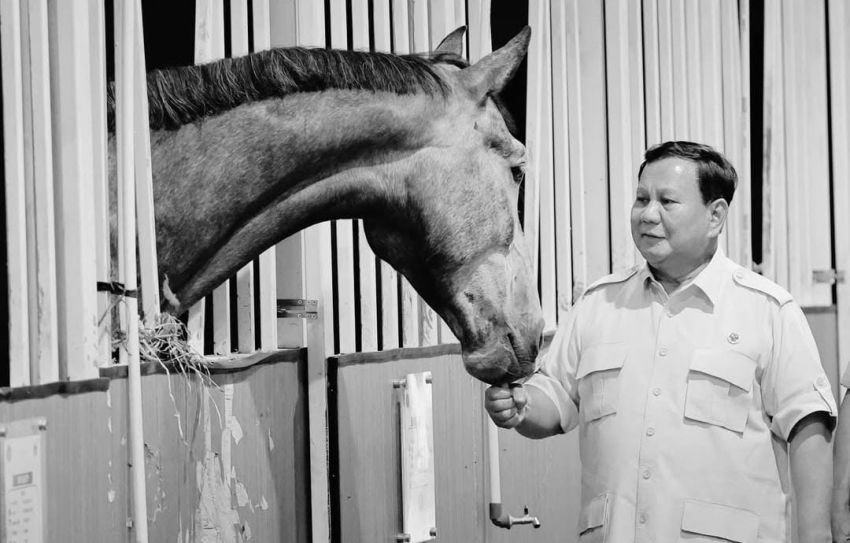 Presiden Prabowo Tinjau Resimen Kavaleri Berkuda Ronggolawe, Apresiasi Tradisi dan Dukung Olahraga Berkuda