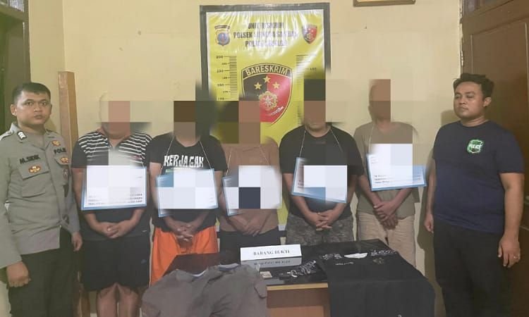 Polsek Sibolga Sambas Bekuk 5 Pelaku Penganiayaan di Pancuran Pinang, Korban Dipaksa Masuk Mobil dan Dianiaya