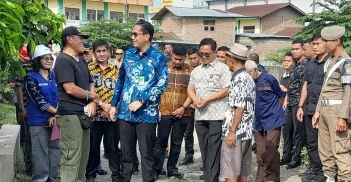 Jalan Rusak di Gang Madrasah Helvetia Akan Diperbaiki, Walkot Tinjau Langsung