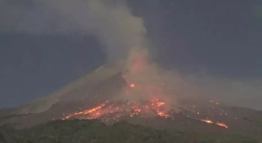Gunung Merapi Luncurkan 12 Guguran Lava, BPPTKG Tegaskan Status Siaga Level III Masih Berlaku