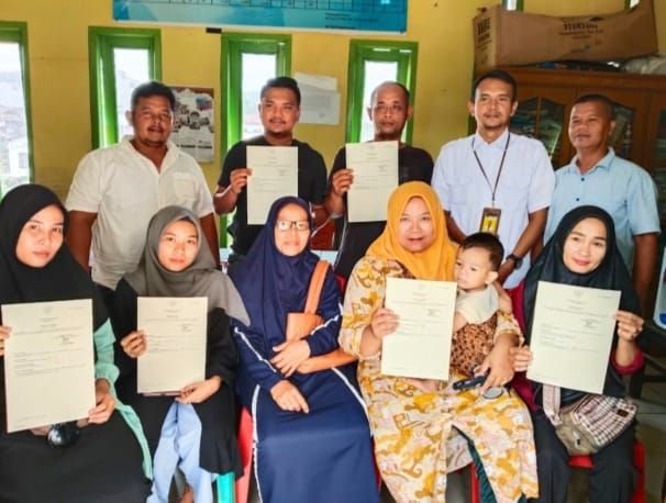 BPN Padangsidimpuan Serahkan Sertipikat Perdana PTSL 2025, Warga Kelurahan Bincar Antusias