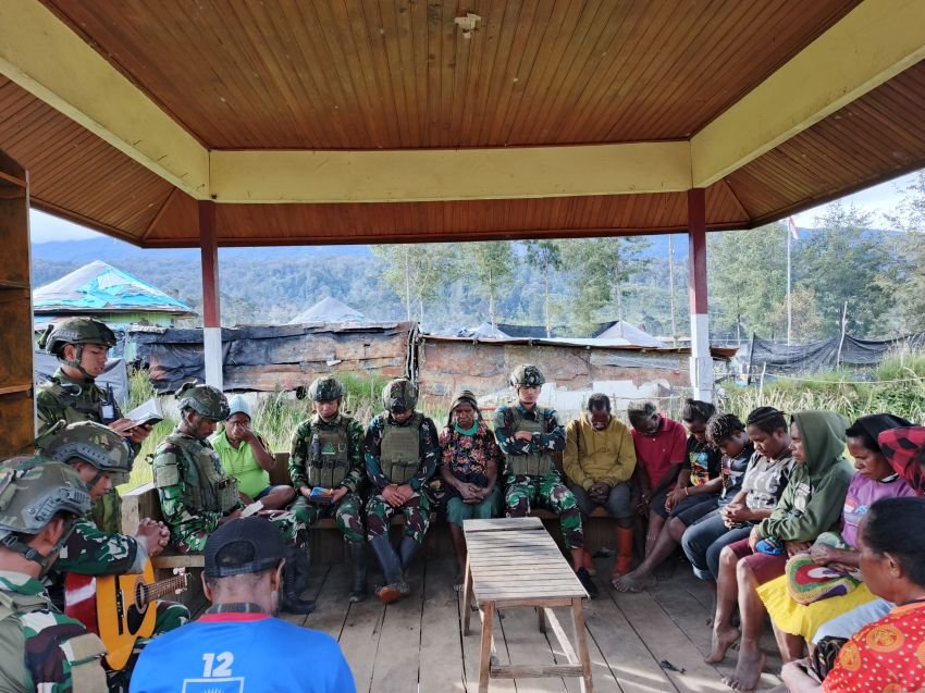 Doa dari Tengah Sunyi: Ibadah di Pos Satgas TNI Eromaga Jadi Simbol Harapan di Tengah Ancaman