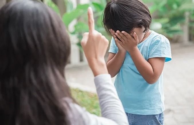 Bagaimana Mengetahui Anak Dibesarkan oleh Orangtua Narsis? Ini Tanda-tandanya!