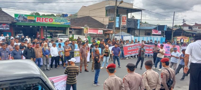 Ratusan Warga Lingkar Tambang Dairi Demo Tuntut Izin Lingkungan PT DPM Diterbitkan Kembali