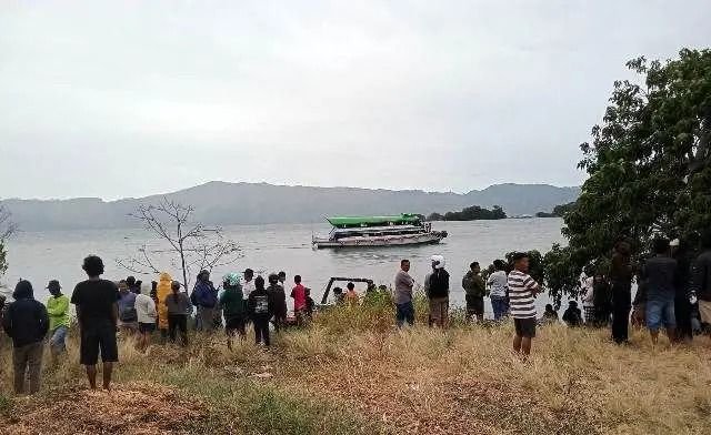 Sampan Terbalik Diterjang Angin Kencang, Satu Nelayan Samosir Hilang di Danau Toba