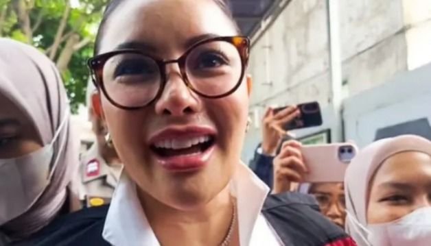 Sidang Perdana Kasus Pemerasan, Nikita Mirzani Ditegur Hakim karena Tak Fokus Dengarkan Dakwaan?