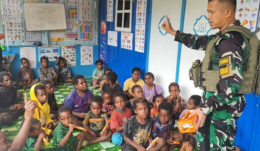 Satgas Yonif 112/DJ Hidupkan Kembali Semangat Belajar Anak-anak di Puncak Jaya Pasca Konflik