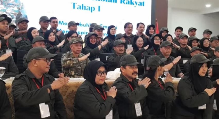 Wamensos Tegas: Tidak Ada Pendidikan Militer di Sekolah Rakyat!