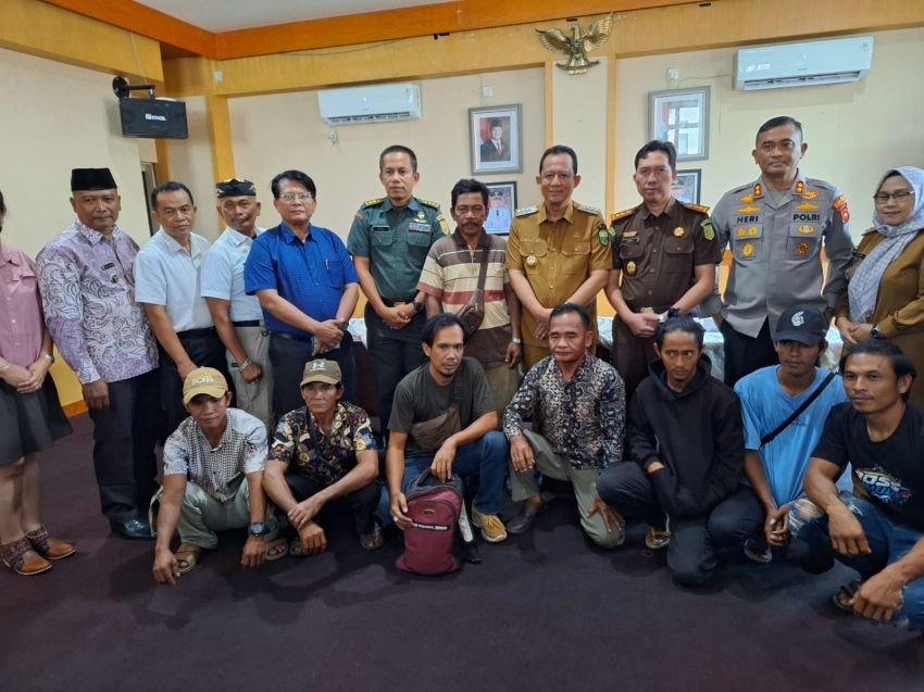 Kado Terindah Hari Bhayangkara ke-79, Polres Muaro Jambi Fasilitasi Perdamaian PT. SBP dan Suku Anak Dalam