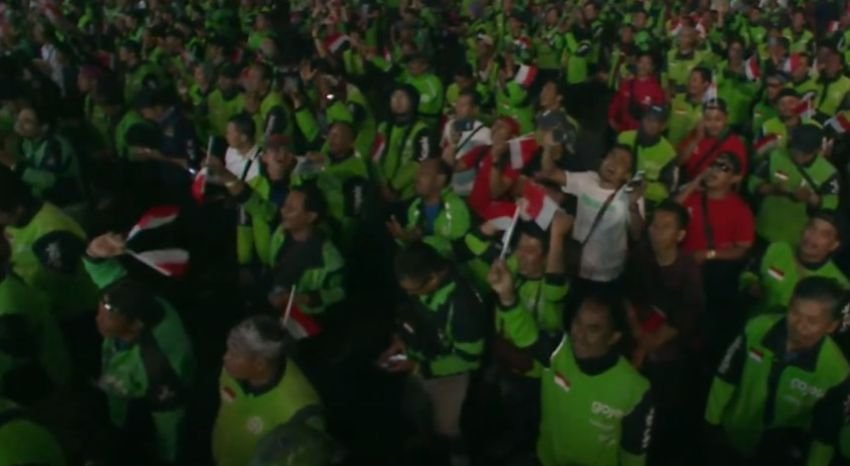 Sorakan Ribuan Mitra Gojek: &ldquo;Terima Kasih Bapak Prabowo!&rdquo; Usai Dapat Bonus Hari Raya