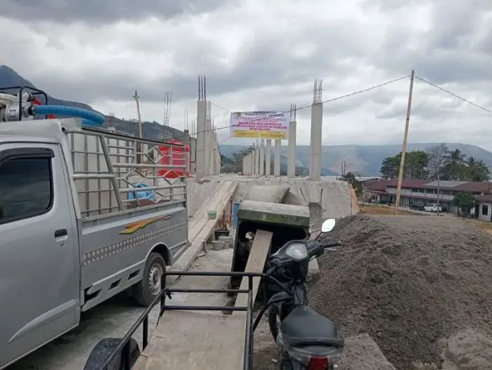 Pemkab Samosir Hentikan Pembangunan Gedung Tanpa Izin di Pangururan