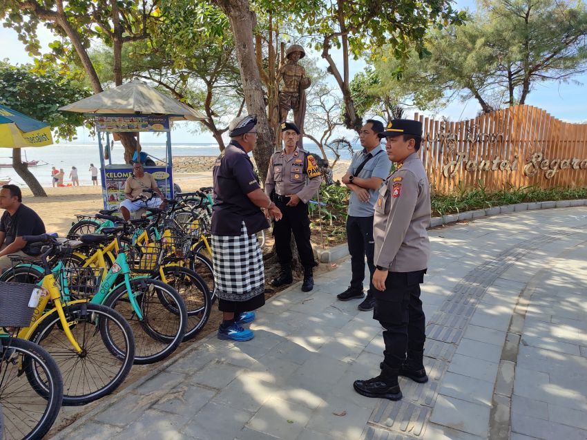 Kapolsek Denpasar Selatan Sambangi Komunitas Pesisir, Perkuat Sinergi untuk Keamanan Wisata