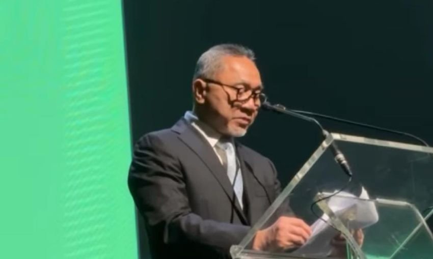 Sampah Setinggi Gedung 20 Lantai, Zulhas Siap Tuntaskan dalam Dua Tahun!