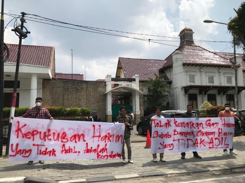 BEM Sumatera Utara Demo PN Medan, Tolak Kenaikan Gaji Hakim yang Dinilai Tak Adil
