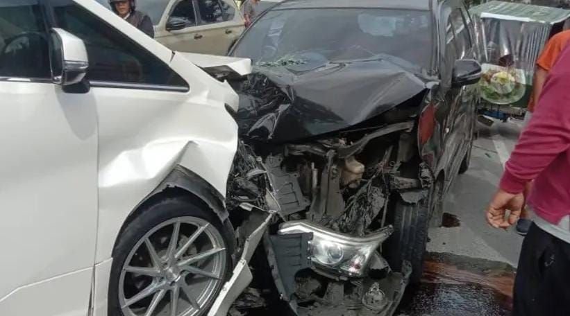 Tabrakan Beruntun Libatkan Tiga Kendaraan di Medan, Dua Pengemudi Luka-Luka