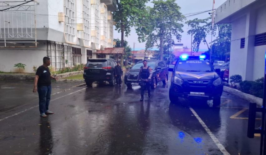 6 Jam Geledah Kantor PUPR Sumut, KPK Bungkam dan Keluar Lewat Belakang?