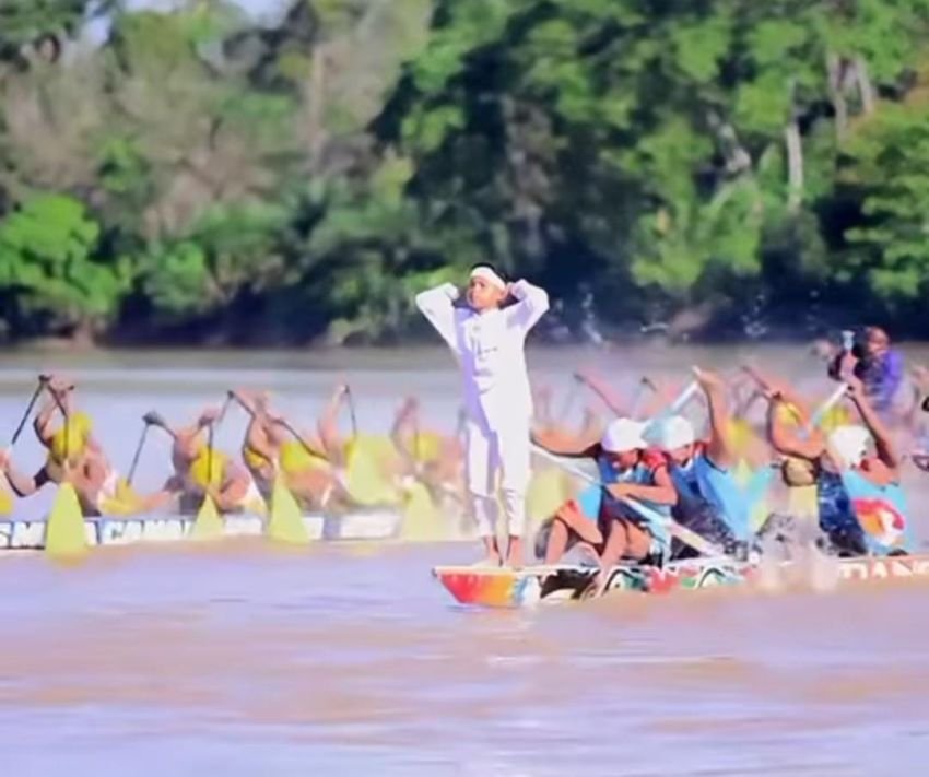 Penari Cilik Jadi Ikon Baru Pacu Jalur Kuantan Singingi, Viral dan Dikenal Dunia