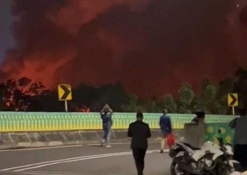 Kebakaran di Pasar Taman Puring, Lebih dari 10 Mobil Damkar Dikerahkan