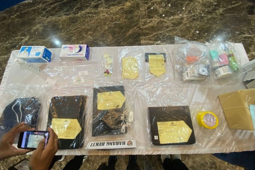 Barang Bukti Kematian Arya Daru Diungkap: Dari Alat Kontrasepsi hingga Pelumas