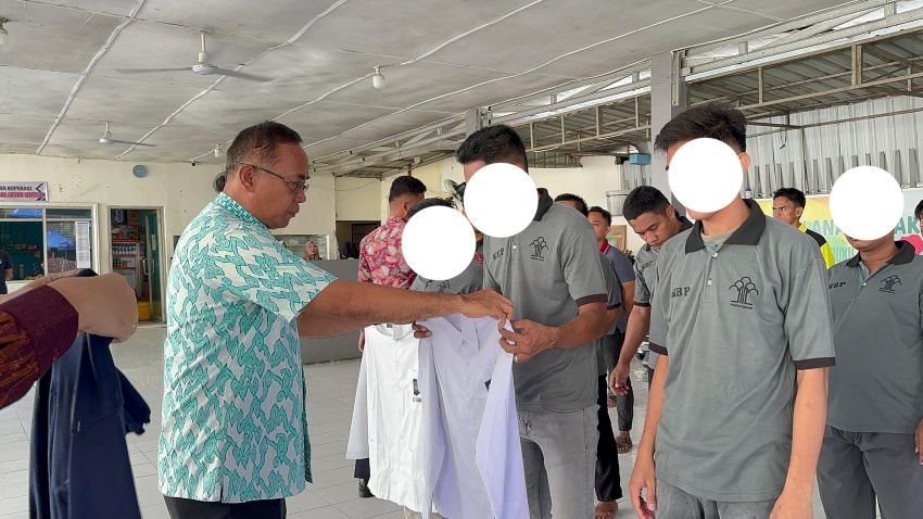 Lapas Labuhan Ruku Gelar Serah Terima Simbolis Baju WBP