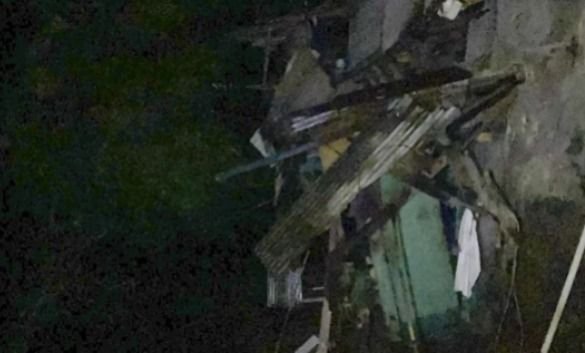 Longsor Tiba-Tiba Terjang 3 Rumah di Pasar Rebo saat Hujan Deras, Warga Panik: &lsquo;Kirain Pohon Roboh!&rsquo;