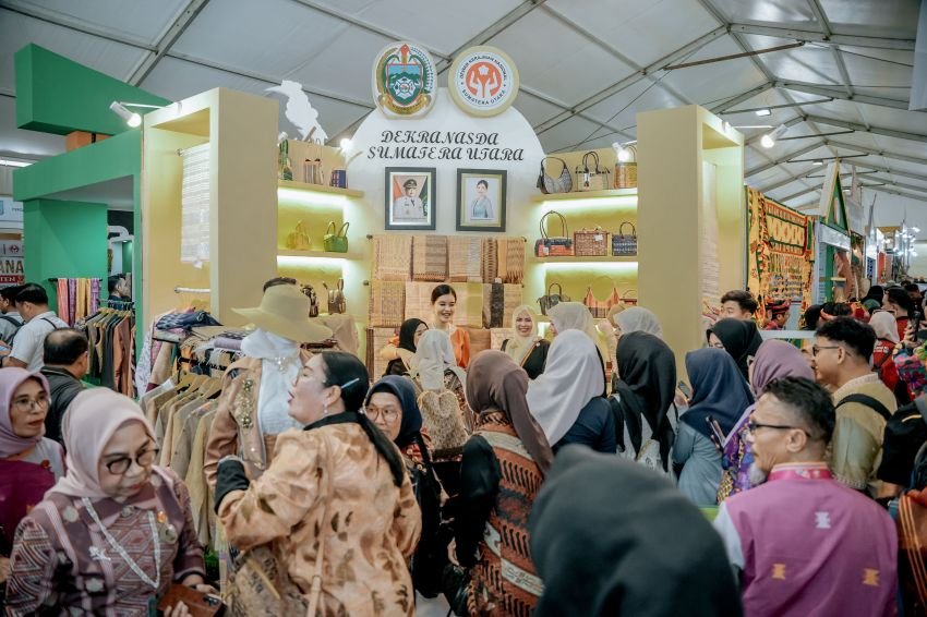 Kahiyang Ayu Tampilkan Khasanah Kerajinan Sumut di HUT ke-45 Dekranas di Balikpapan