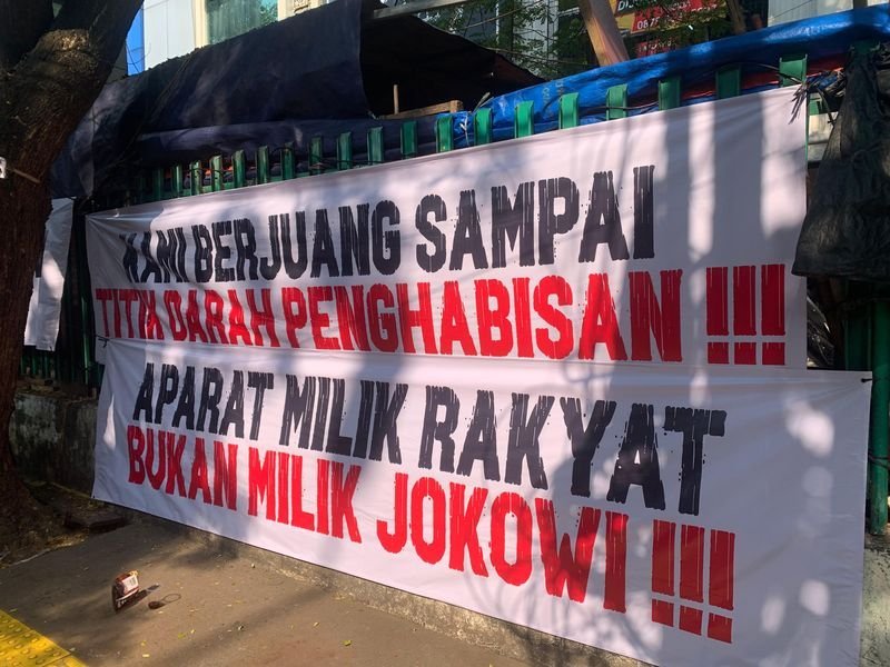 Massa Pendukung Hasto Kristiyanto Demo di Depan Pengadilan Tipikor Jakarta Pusat Menjelang Sidang Vonis