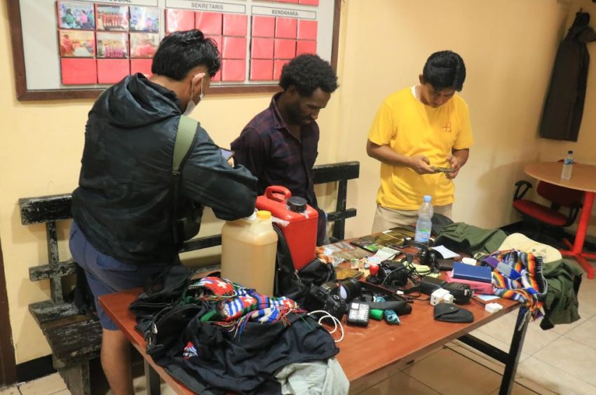 Satgas Damai Cartenz Tangkap Dua Penyelundup Amunisi Ilegal di Pelabuhan Jayapura