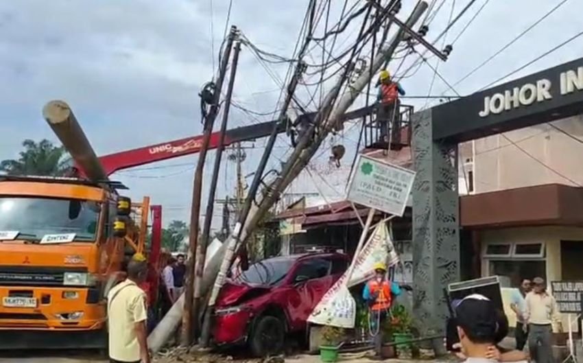 Pasutri Tabrak 4 Tiang Listrik di Medan, Listrik Padam di Sejumlah Wilayah