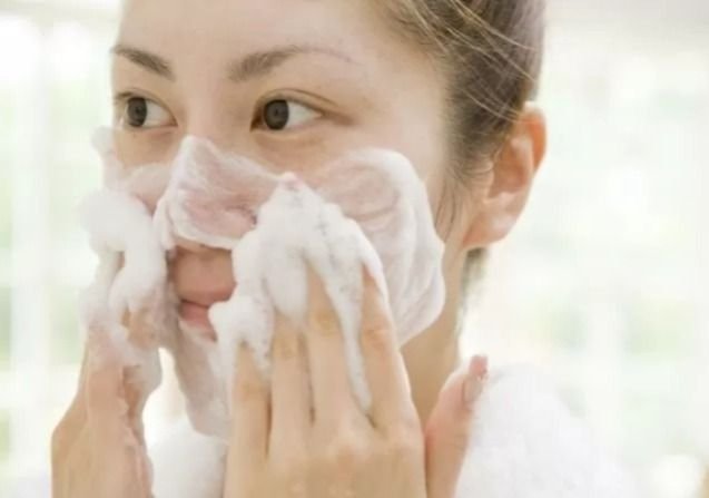 Cari Sabun Cuci Muka yang Tepat? Ini Rekomendasi Dokter Kulit yang Wajib Kamu Tahu!